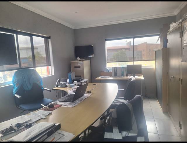1,200M² WAREHOUSE TO LET IN RIVERSIDE INDUSTRIAL PARK